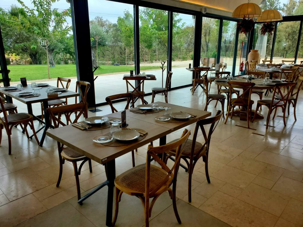 Huellas del Tiétar winery, in the restaurant for the wine tasting