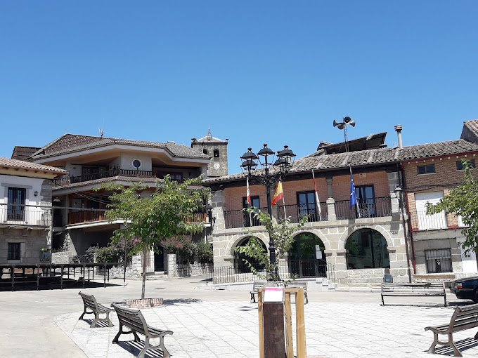 Main plaza in La Iglesuela del Tiétar
